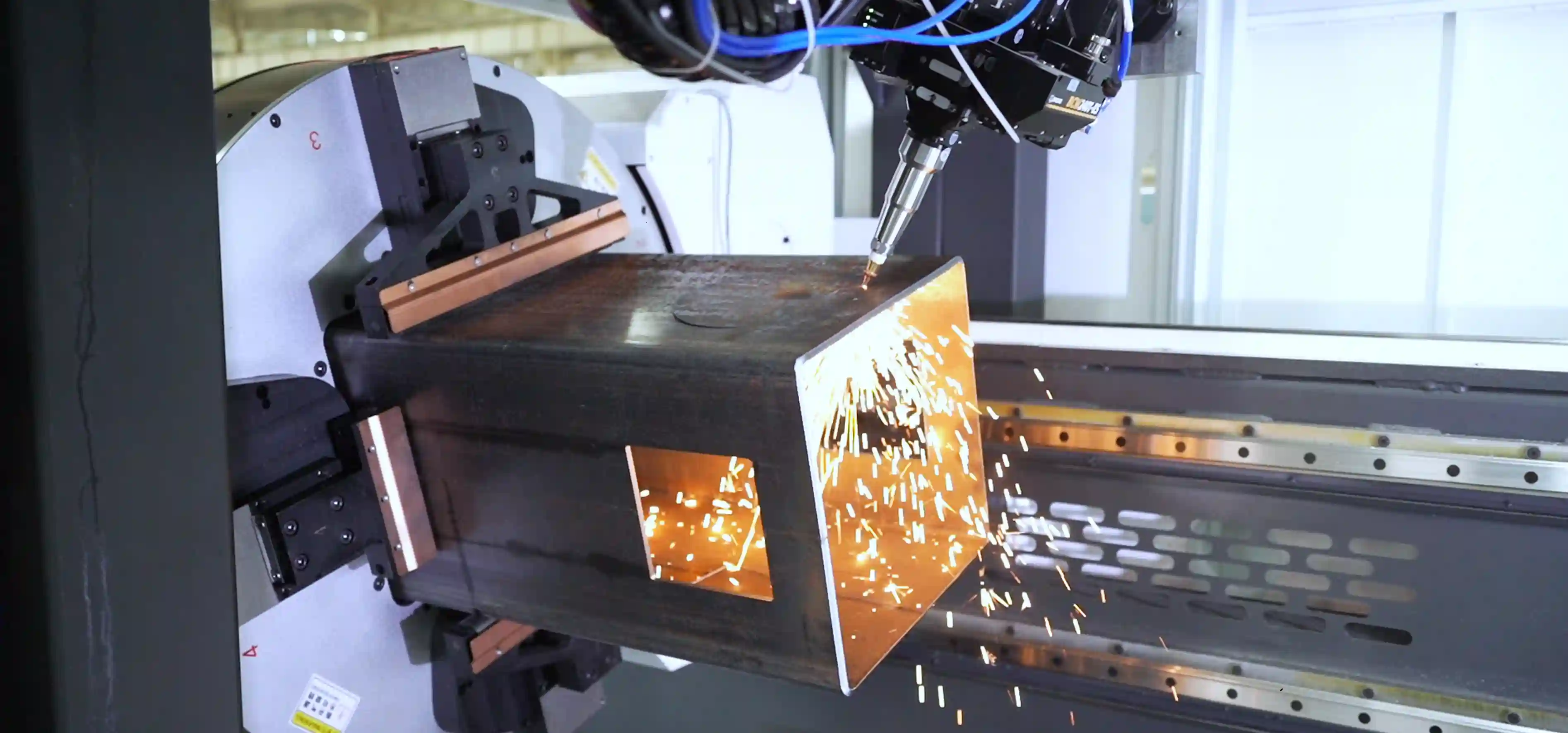O que é uma máquina de corte a laser para tubos (1).webp